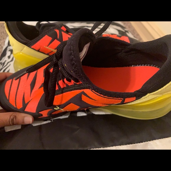 Nike Air Max 270 - Picture 2 of 11